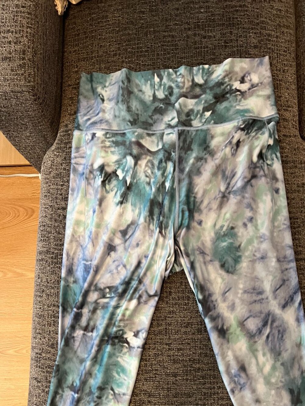 Athleta Salutation Stash Pocket II Capri Leggings 3X Tie-Dye